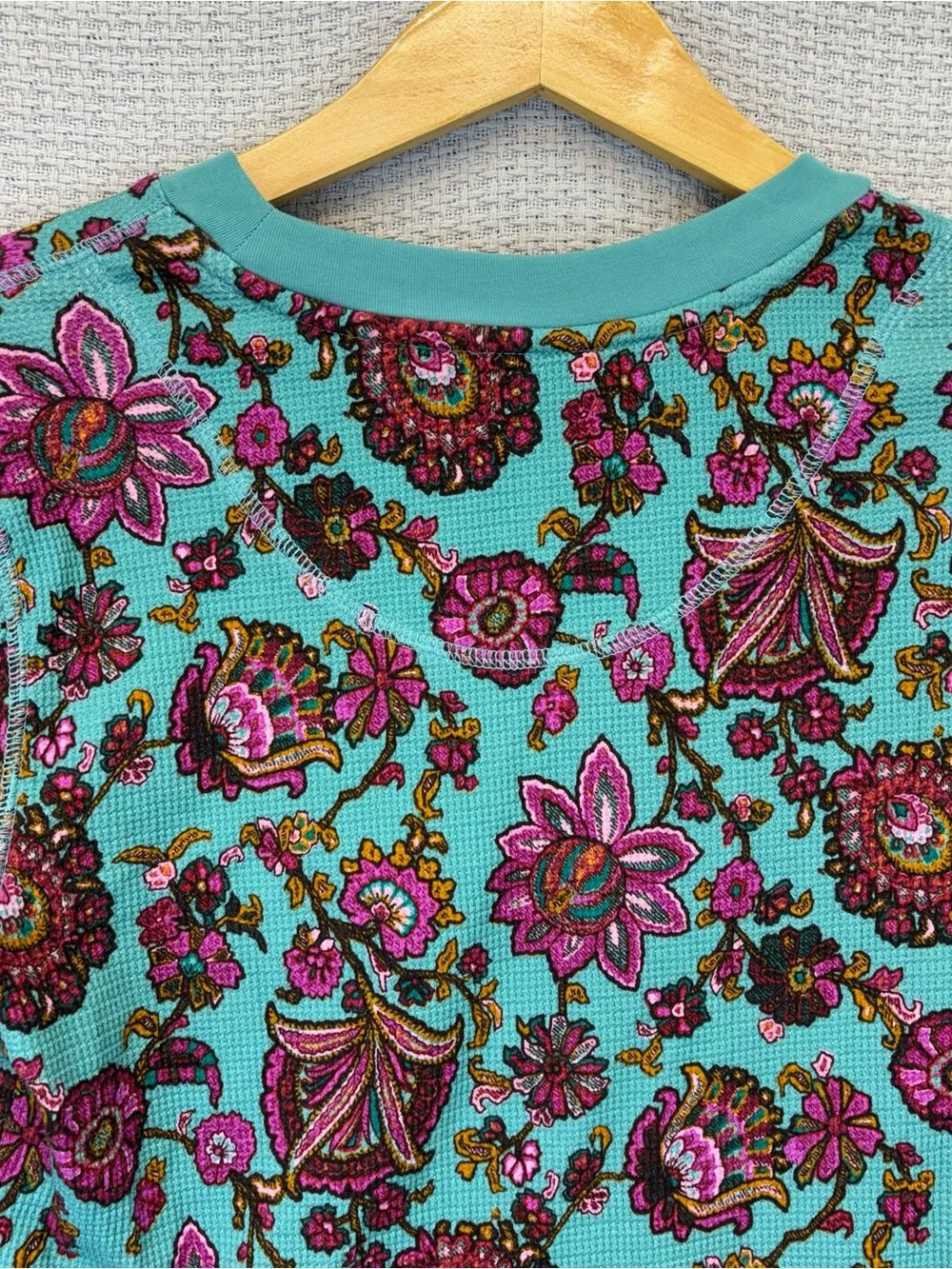 Sundance Thermal Top Womens Large Blue Floral Waffle Knit Button Cuff Sleeve - Picture 8 of 11